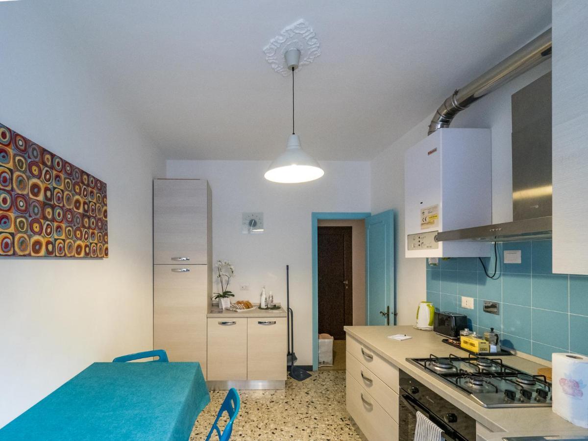 ヴェルナッツァLa Casa Di Fridaアパートメント エクステリア 写真